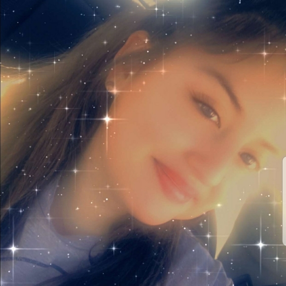 Meet your Posher, Natalie - Picture 3 of 7